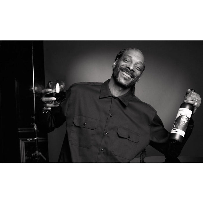 snoop dogg holding cali red wine and glass